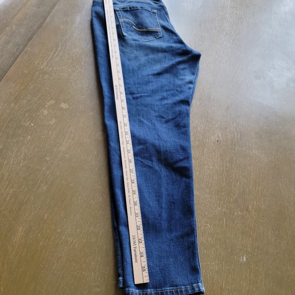 ECO FRIENDLY Levi's Signature Gold Jeans - Picture 13 of 16